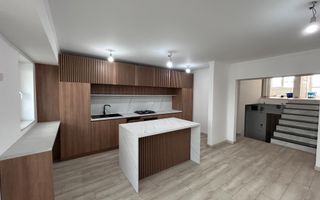 De vanzare apartament Samantha Urcator zona Polivalenta - Poză 1