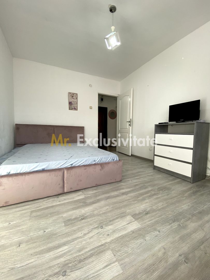 Garsoniera in Mioveni, zona centrala  situata la etajul 2 din 4 - Poză 1