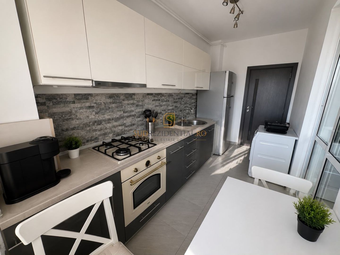 Apartament 2 camere de vanzare, decomandat, acces facil la metrou - Poză 7