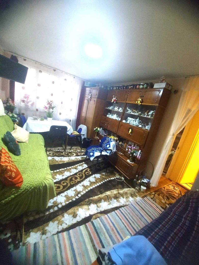 BRASADAS vinde ap 2 cam etaj 4/4 in Carpați 1. - Poză 1