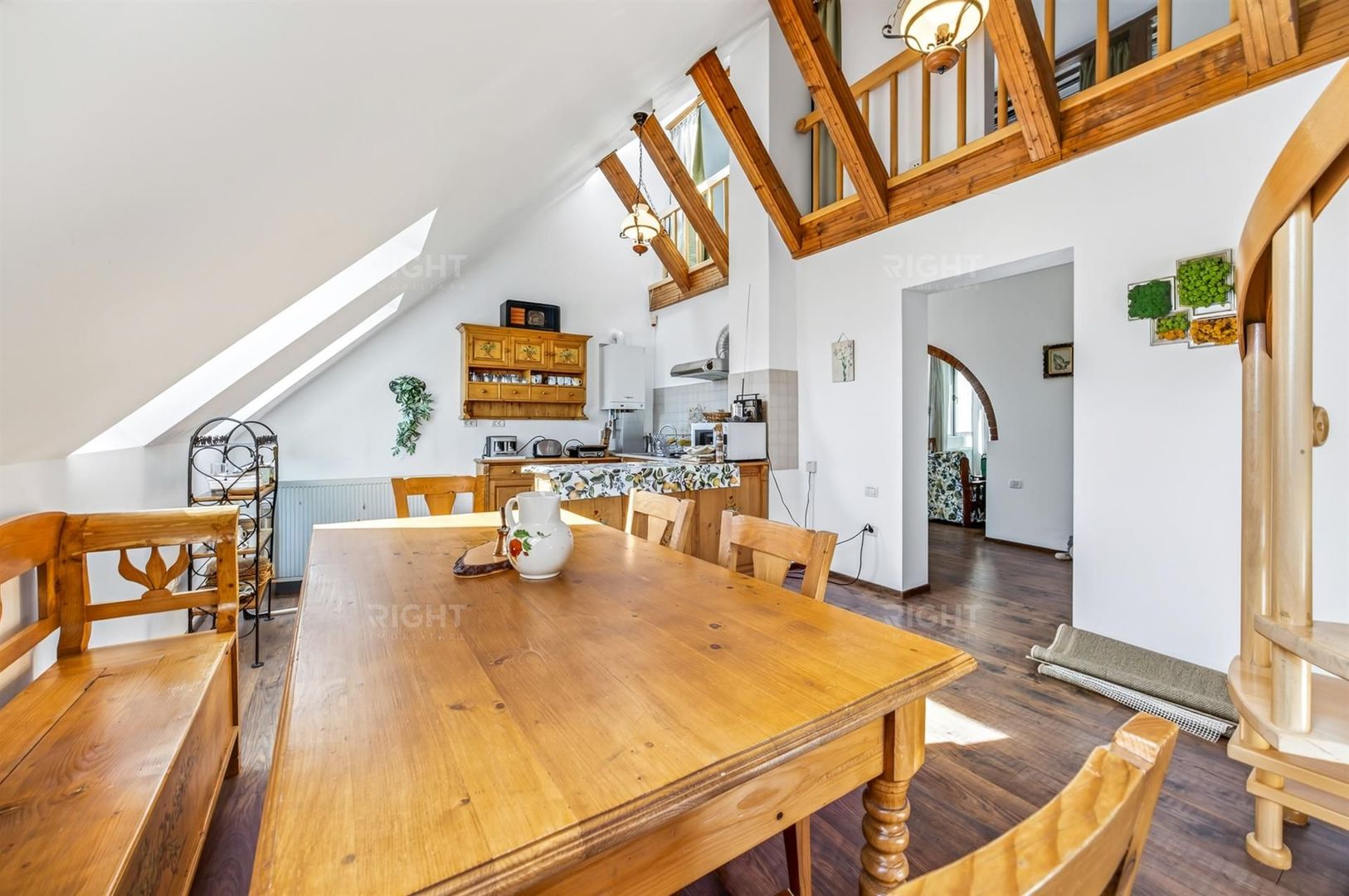 Casa pe 3 niveluri | Terasa cu priveliste | 3 parcari | Pozitie centrala - Poză 16