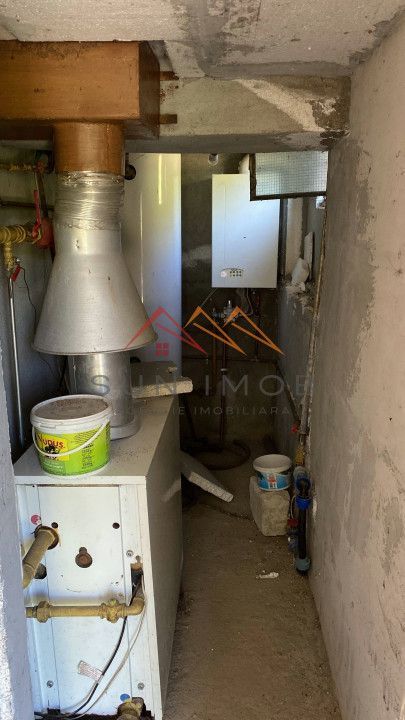 Vila de vanzare, teren 3100 mp, 7 camere, 6 grupuri sanitare, 3 CT, an 1997 - Poză 62