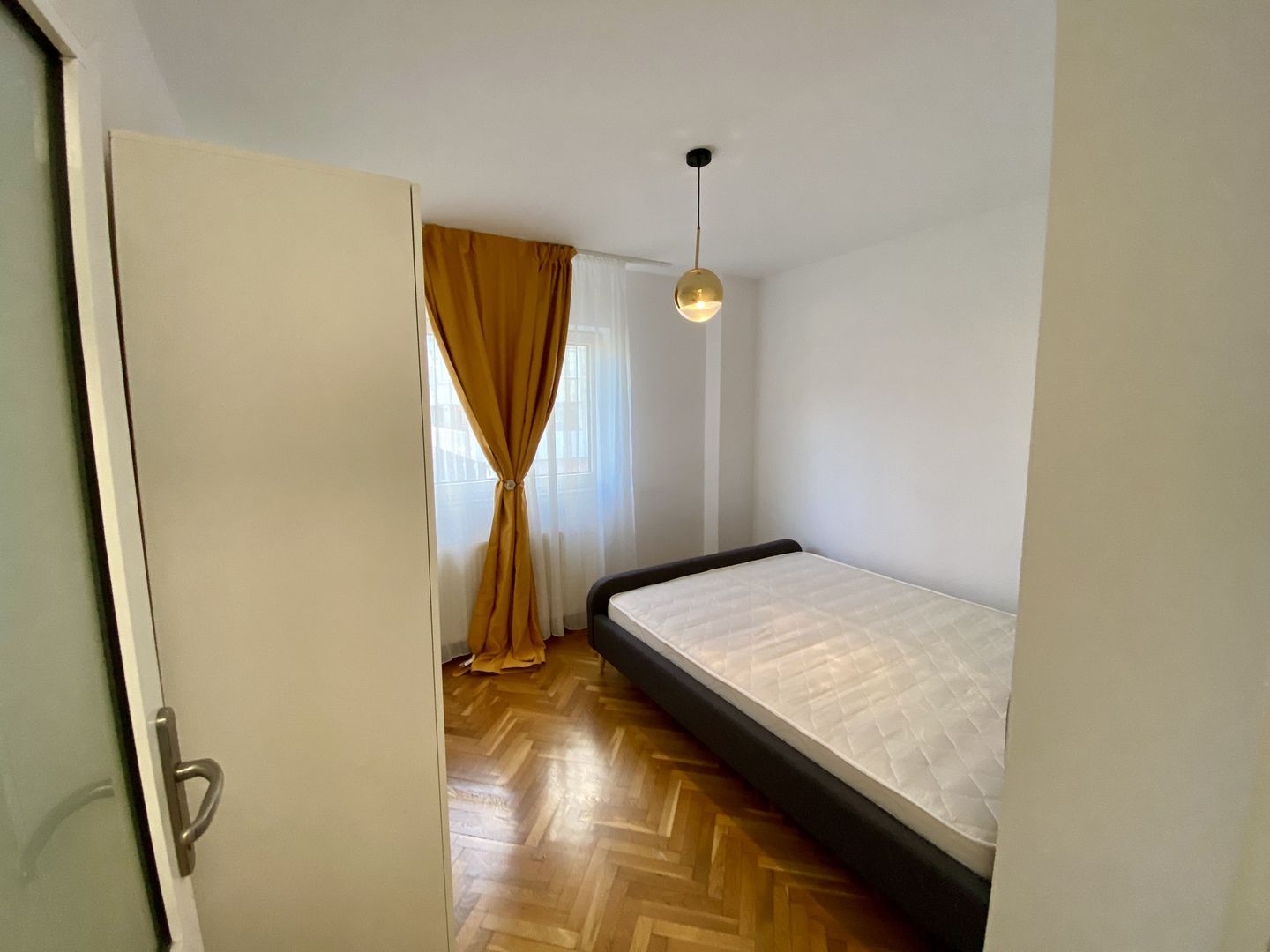 Apartament cu 3 camere in Centrul Civic - Poză 14