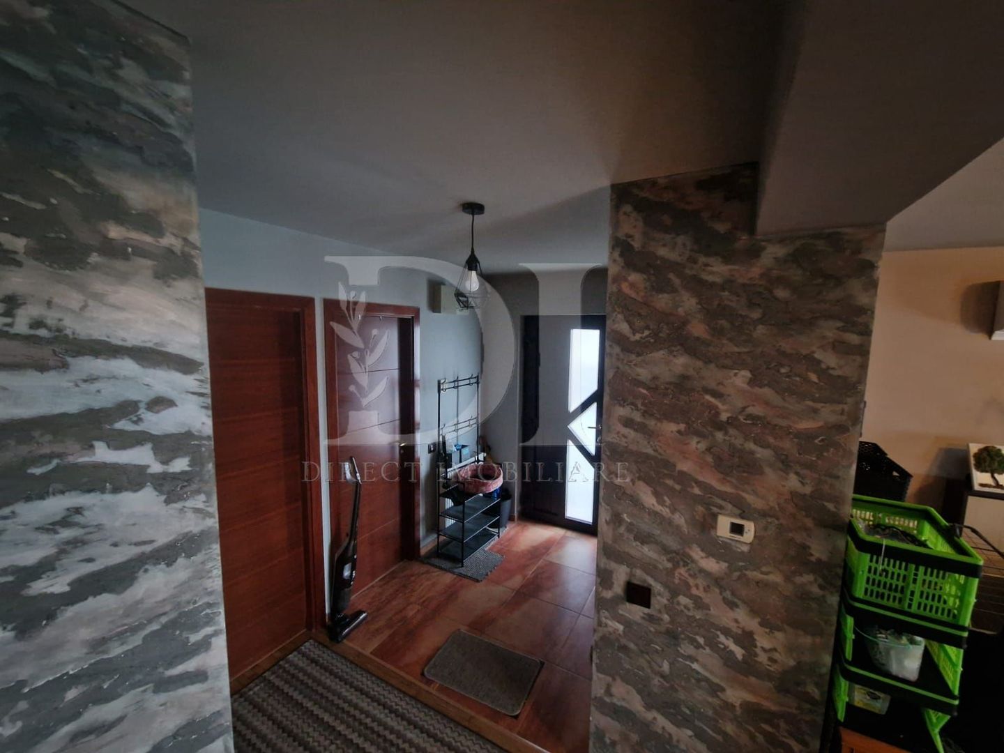 Casa la cheie / Zona Iazului, Floresti. - Poză 14