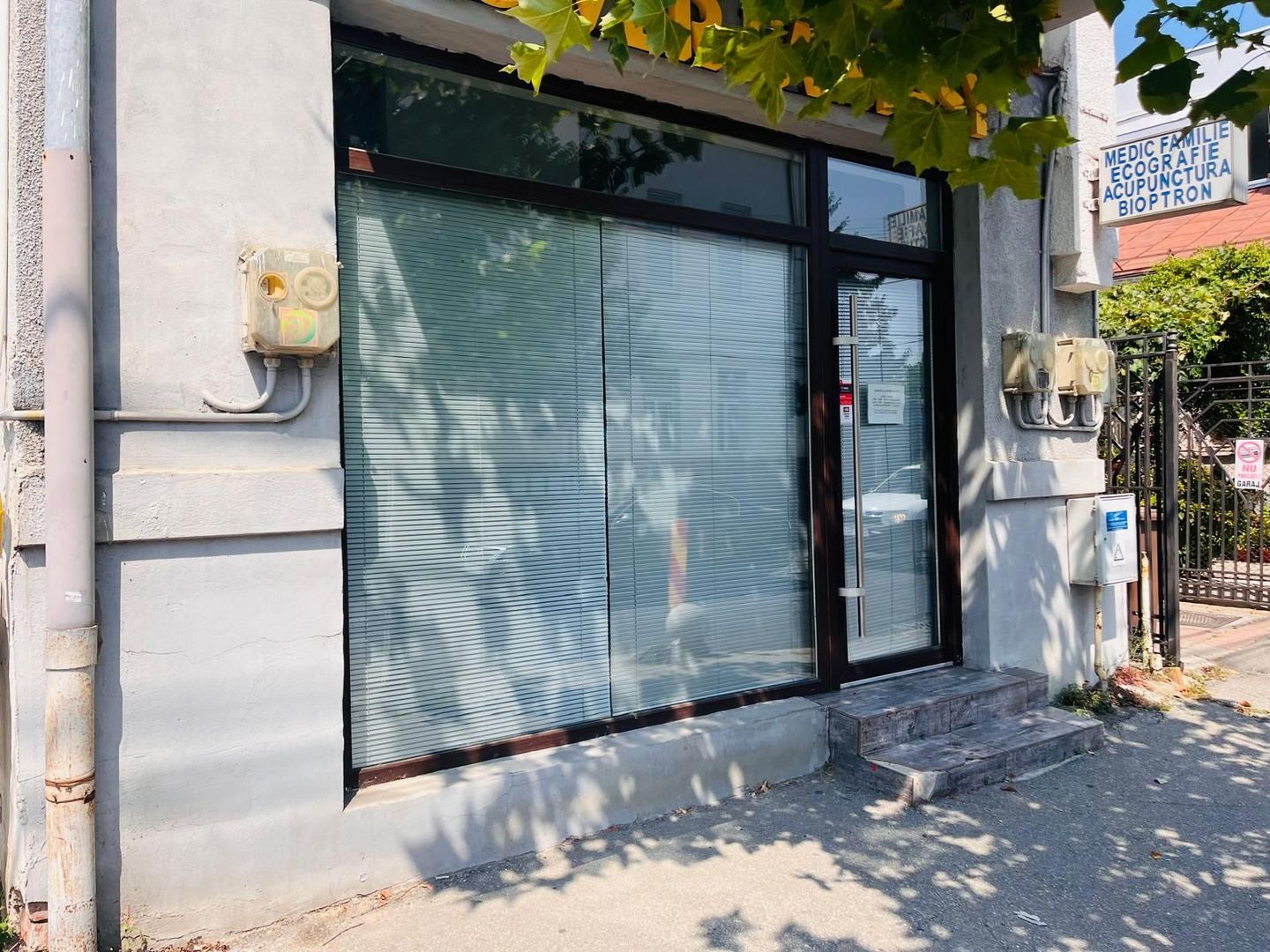 Spatiu stradal, central, cu vad comercial si vizibilitate excelenta - Poză 1