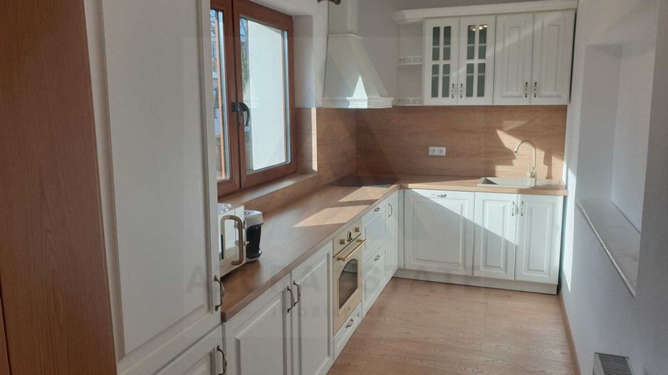 Apartament la casa 2 dormitoare terasa si curte proprie Sub Arini - Poză 8