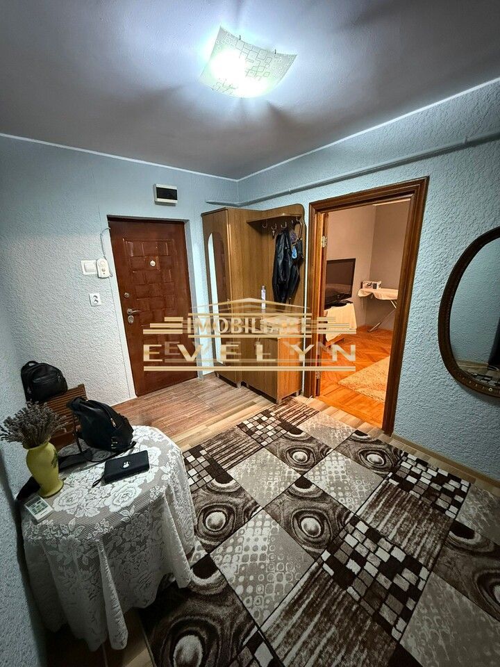 De vânzare apartament 3 camere – zona Pietonalul Transilvaniei (Piata Mare) - Poză 3