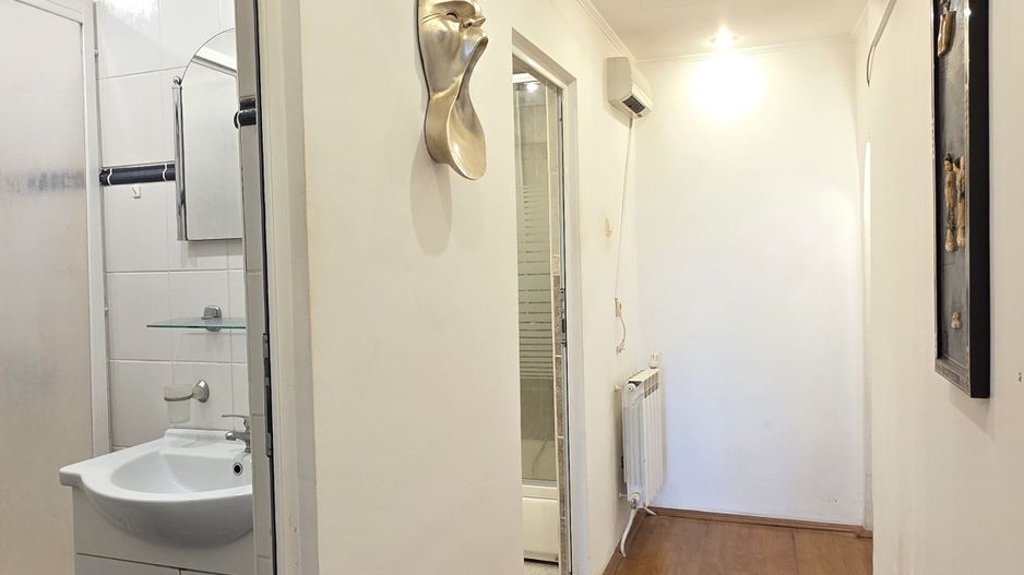 Apartament cu 4 camere, mobilat și utilat, VASLUI - zona ULTRACENTRAL; - Poză 13