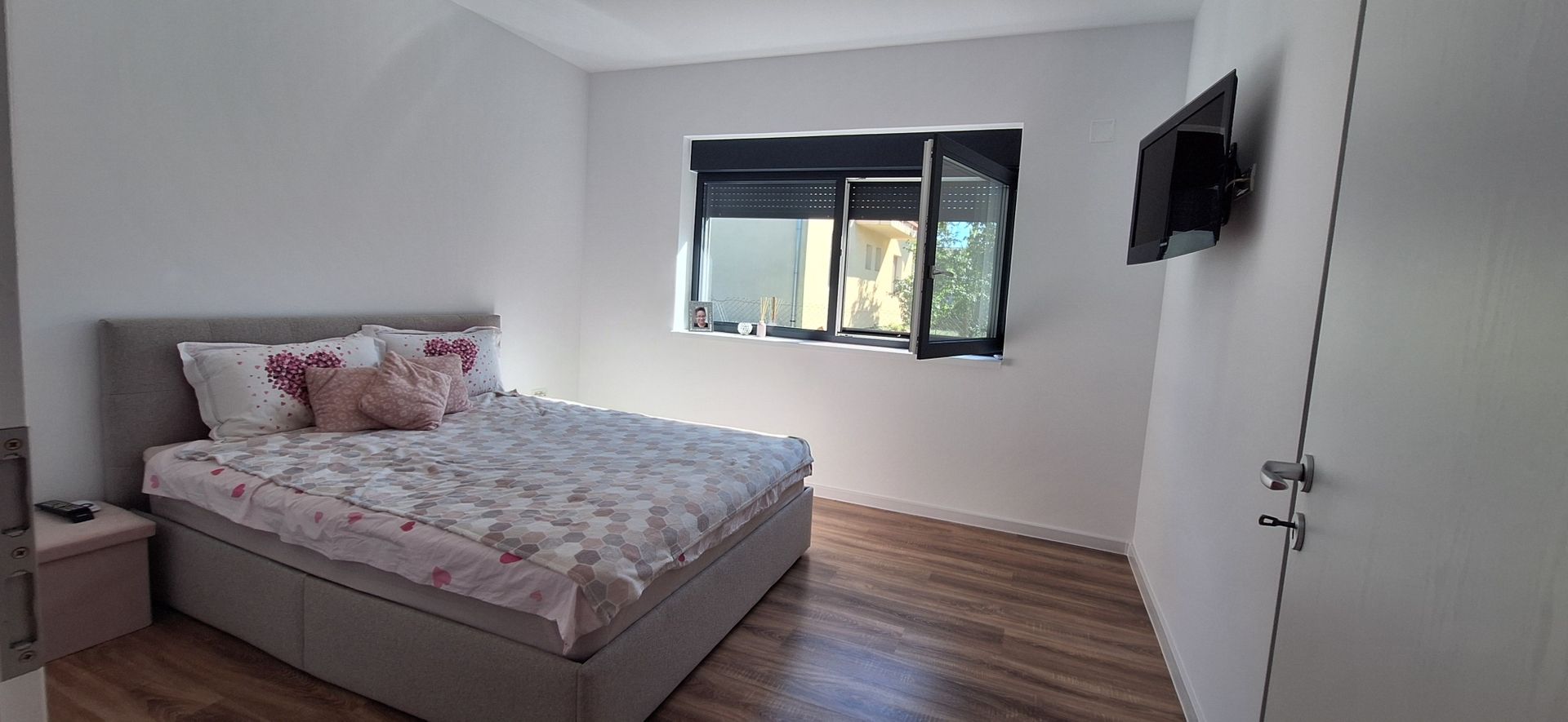 Casa individuala parter cu garaj - Dumbravita - Poză 14