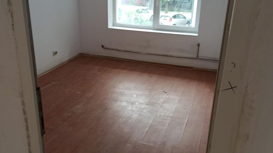 Spatiu, supr 11 mp, 1 minut metrou, pentru birou/cursuri/ateliere - Poză 2