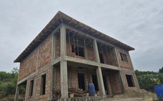 Casă de vânzare cu teren de 1200 mp în Horlești, zona Roșu - Poză 3