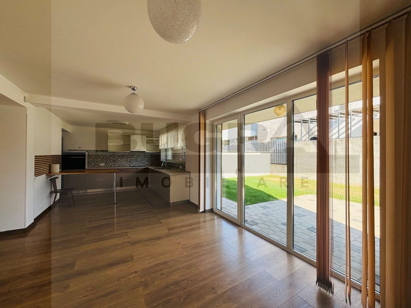 Duplex 5 camere - 228 mp, 255 teren, garaj, zona E. Ionesco - Poză 4