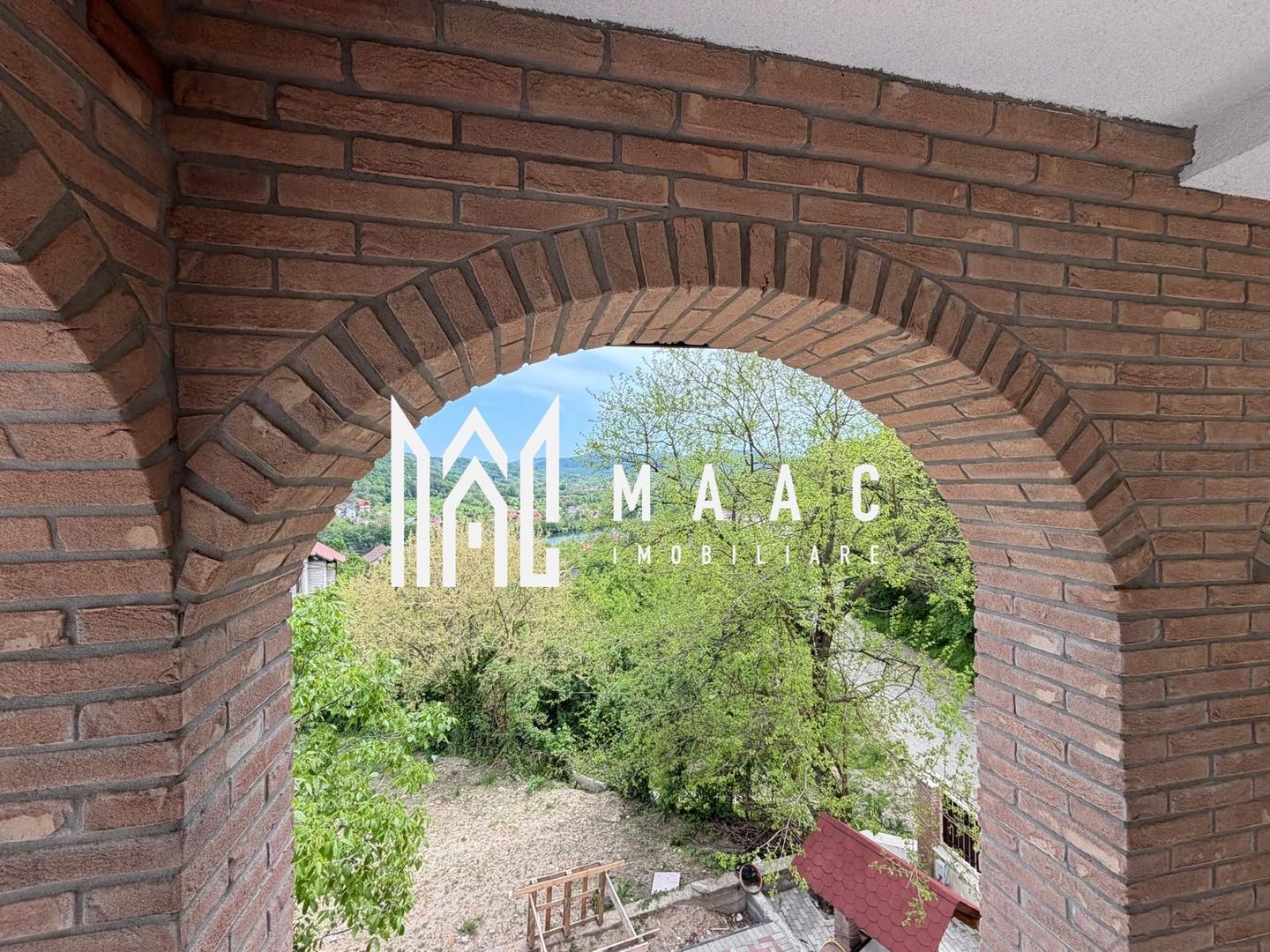 Casă 8 camere | Bujoreni, Vâlcea | 360 mp, teren 1000 mp - Poză 9
