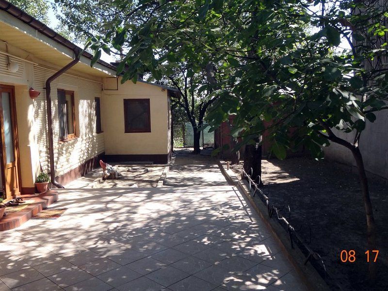 De vanzare  - casa cu 4 camere,  900 mp teren  - str. Razboieni. - Poză 1