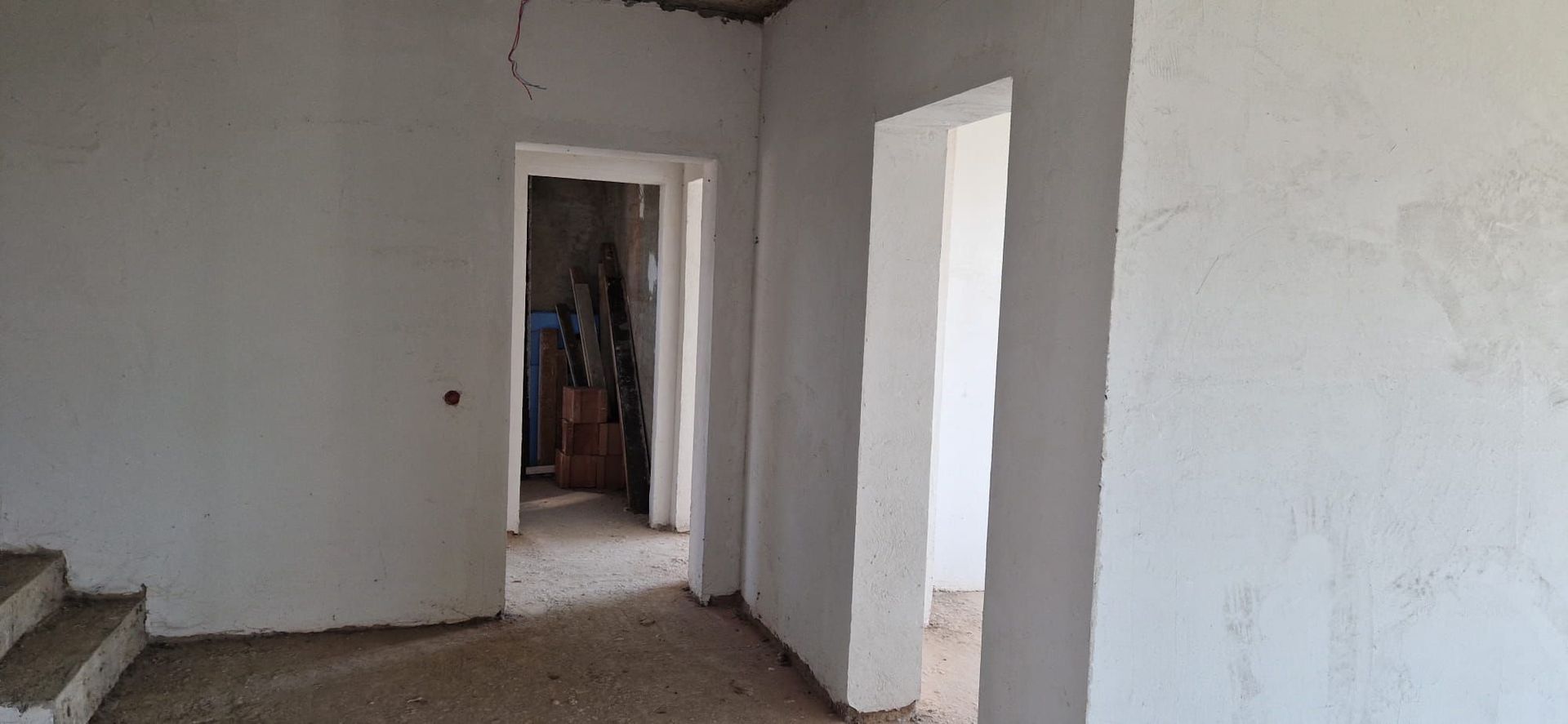 Vand vila la rosu cu teren 2700mp - Poză 11