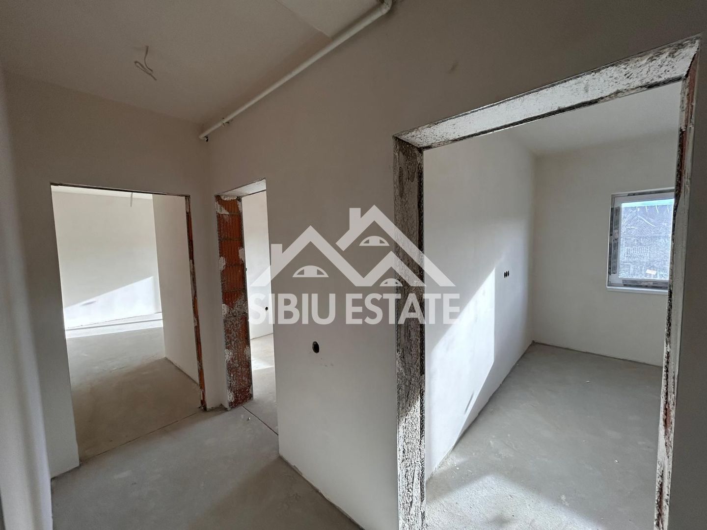 Apartament 3 Camere, 2 Băi și Balcon + POD - Poză 3