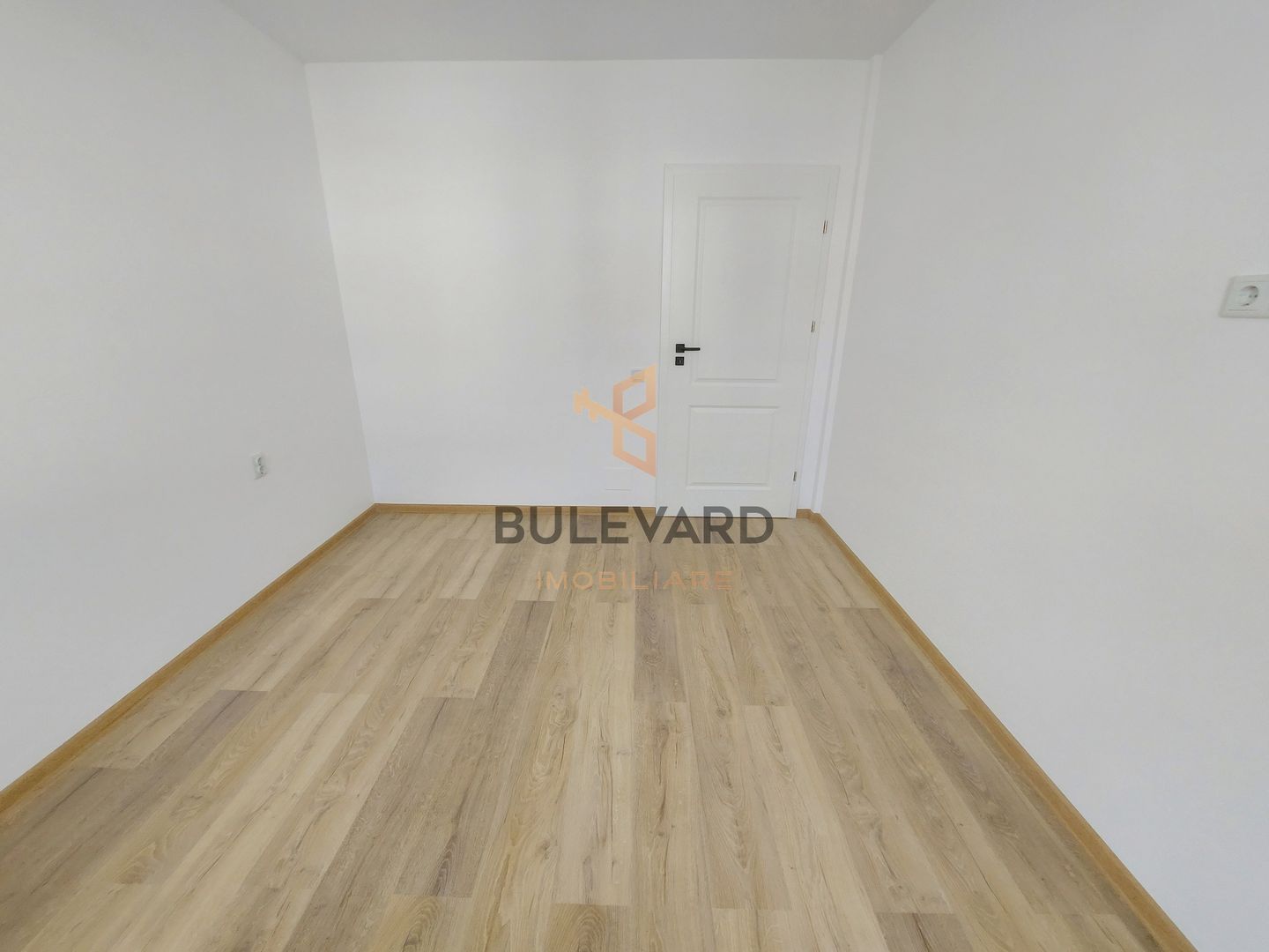 Apartament cu 2 camere , zona Porii! - Poză 4