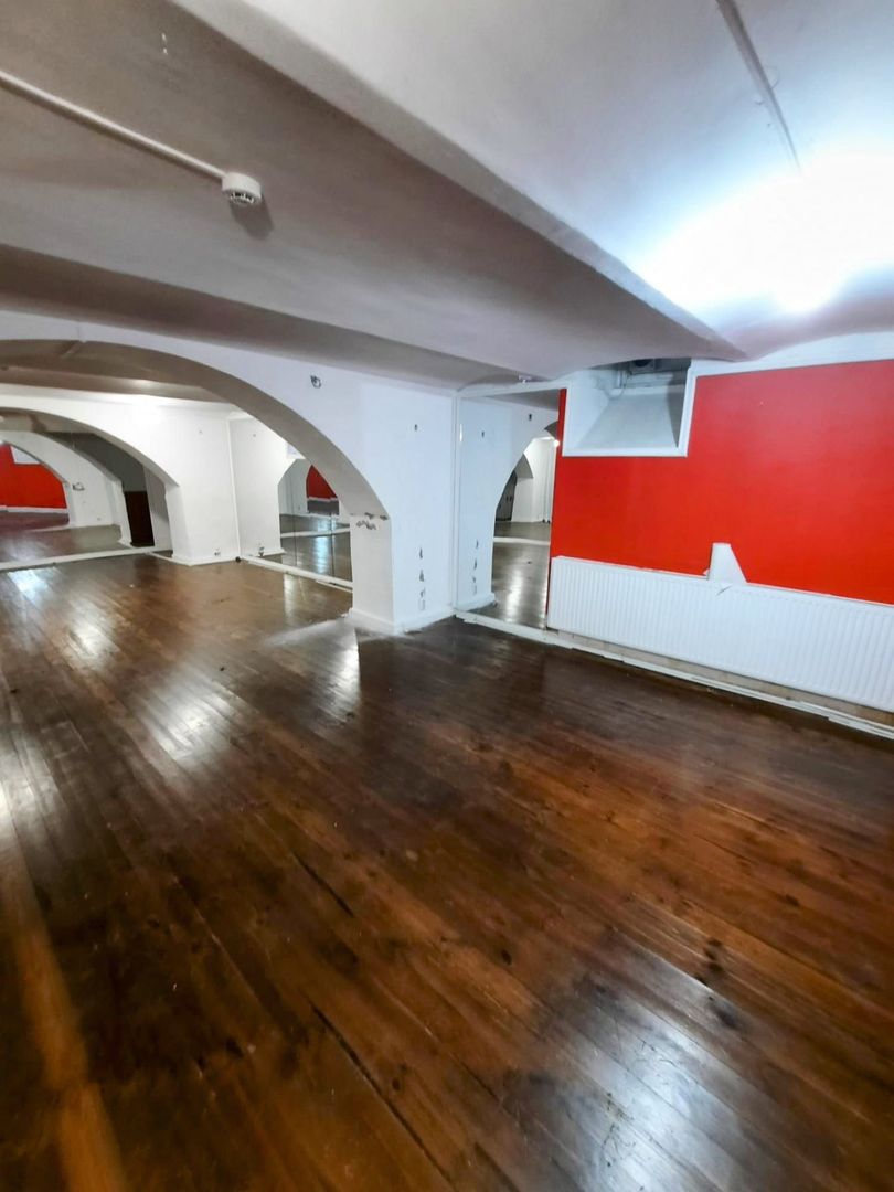VILA - Parter 5 Camere, 140 mp si Demisol. Zona Ecaterina Teodoroiu. - Poză 7