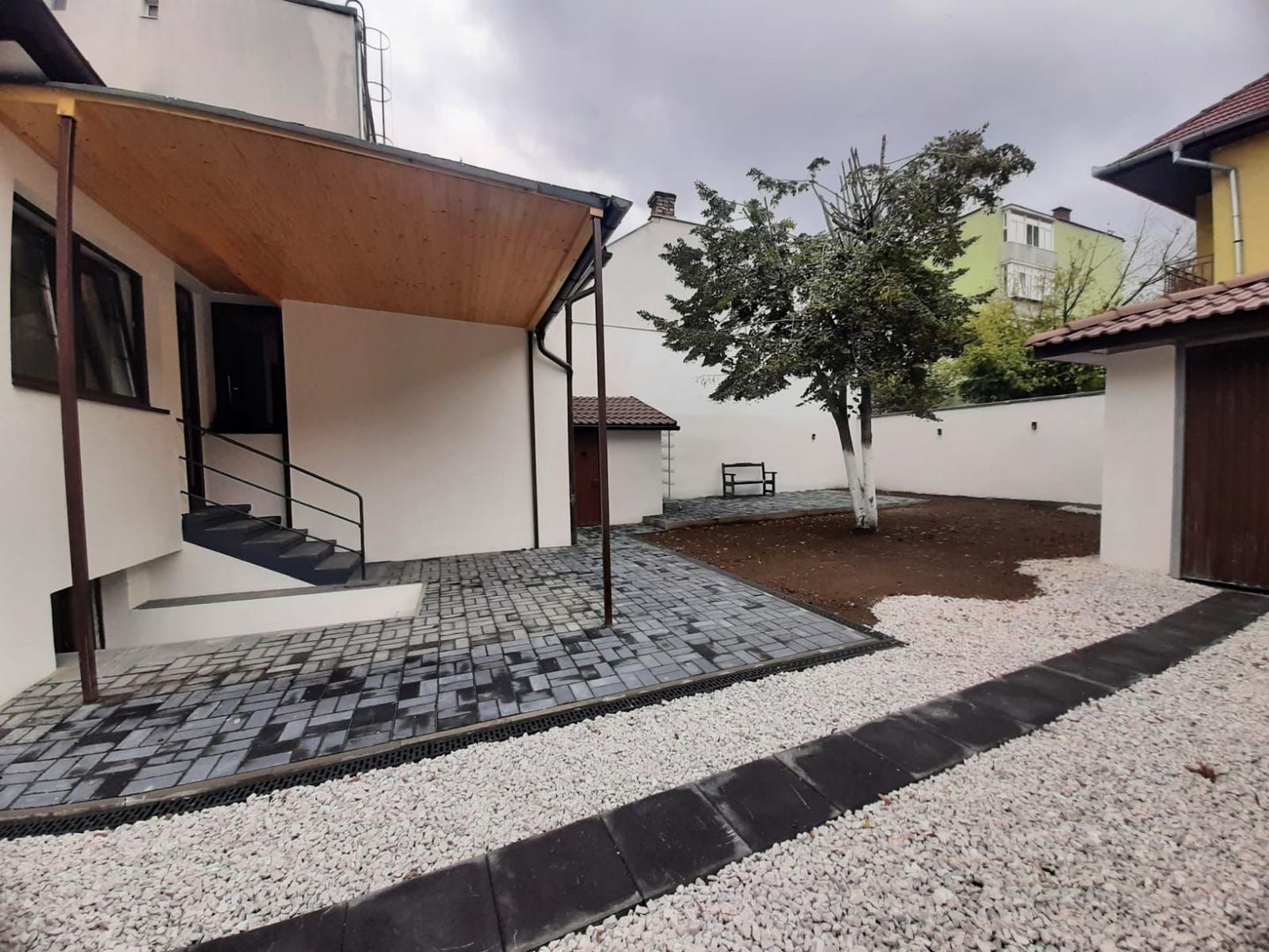 Casa de vanzare in Piata Abator - Poză 2