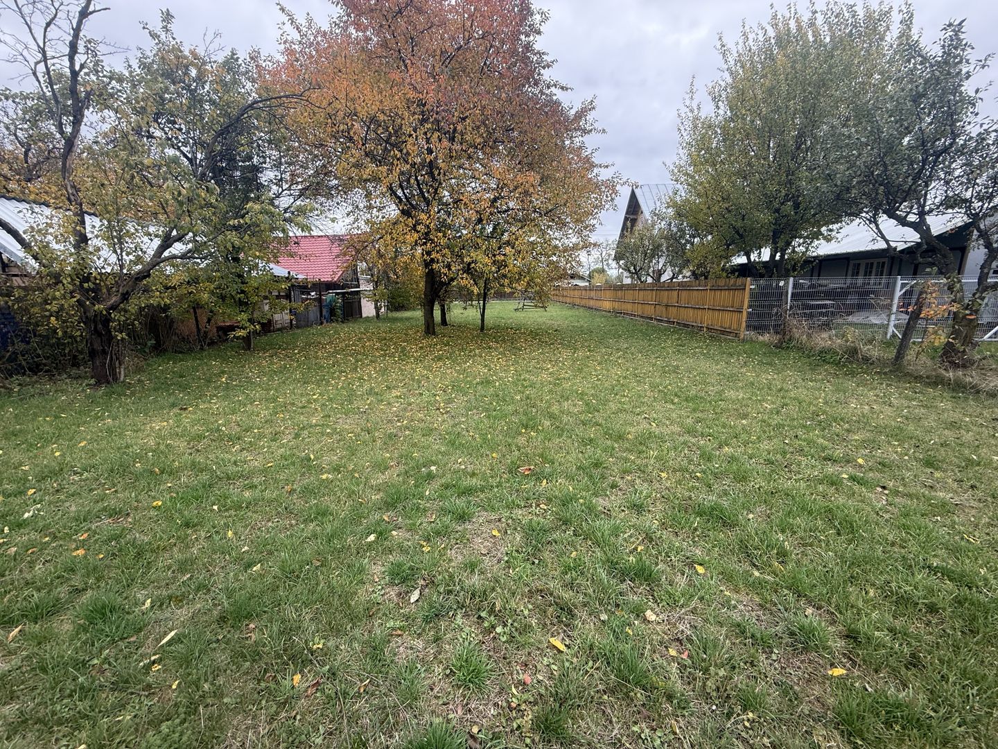 Teren intravilan împrejmuit 2331 mp la strada, toate utilitățile! - Poză 13