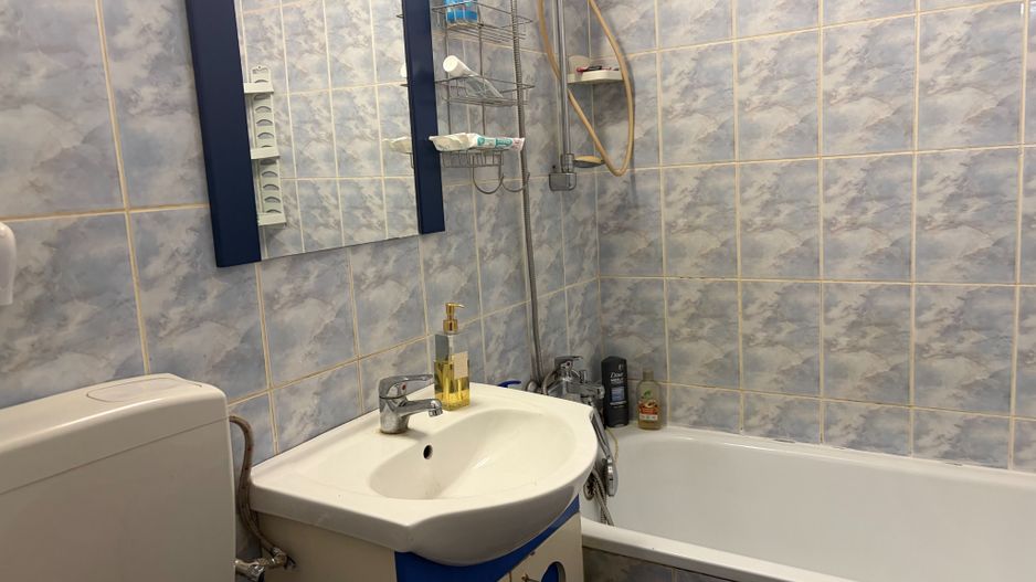 Apartament spatios cu trei camere, Brancoveanu, 80.000€ negociabil - Poză 5