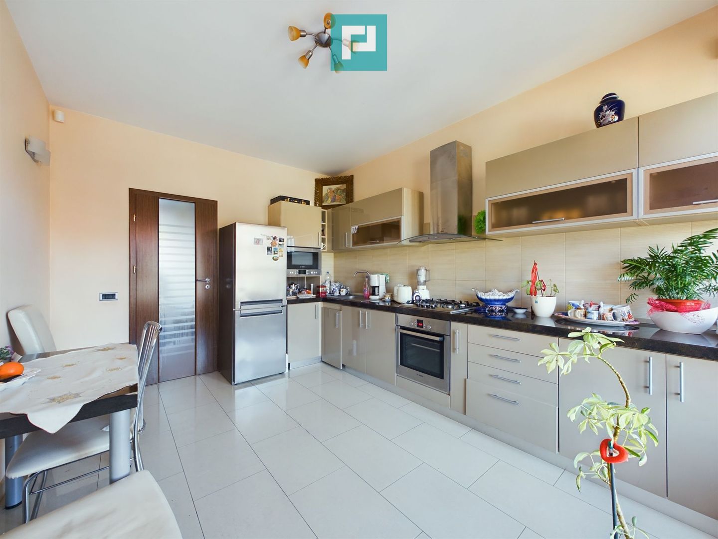 Vilă spațioasă cu 8 camere, Grădiște - Poză 16