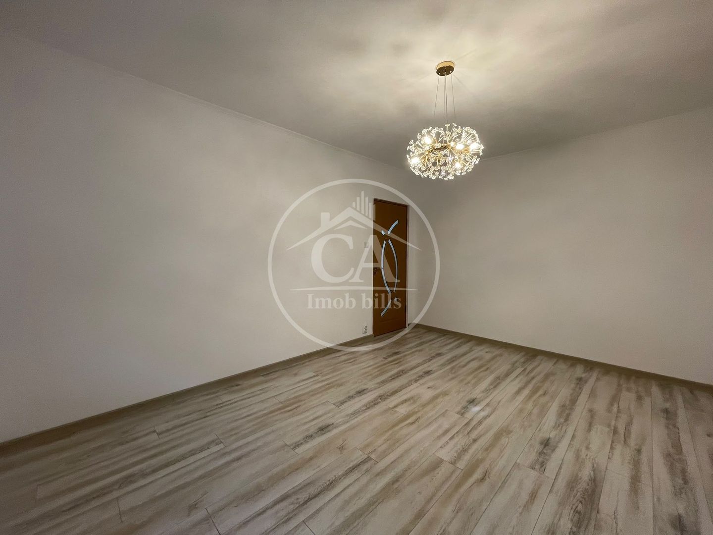 Apartament de vânzare cu 2 camere în zona Velența, Oradea - Poză 1