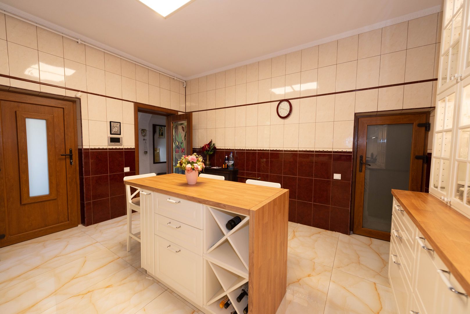Apartament cu 4 camere 169mp, parter si teren 175mp, în zona Grivita - Poză 4