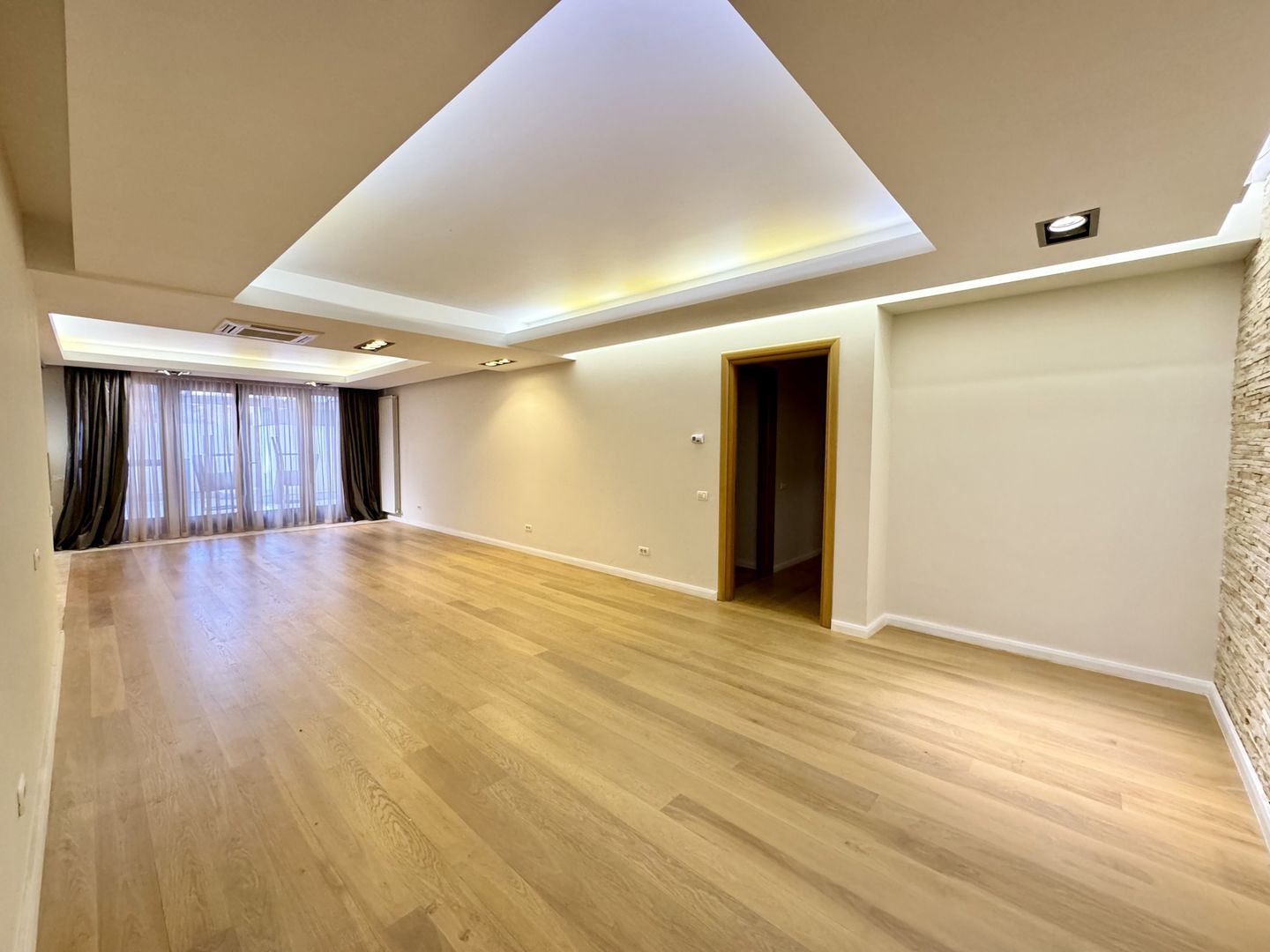 Apartament la parter,lux,spatios+terasa aflat in Aviatiei-Baneasa - Poză 1