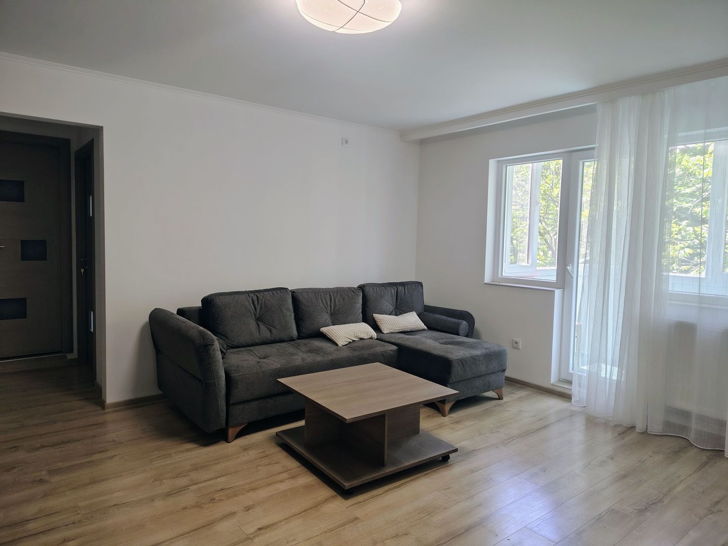 Apartament 3 camere Cantemir , 420 E/luna  negociabil, Comision 50% - Poză 1