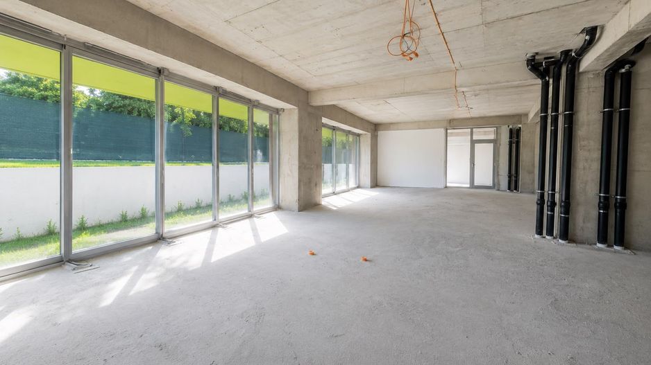 𝐒𝐩𝐚𝐭𝐢𝐮 comercial – 𝐒𝐭𝐫𝐚𝐮𝐥𝐞𝐬𝐭𝐢 - Poză 1