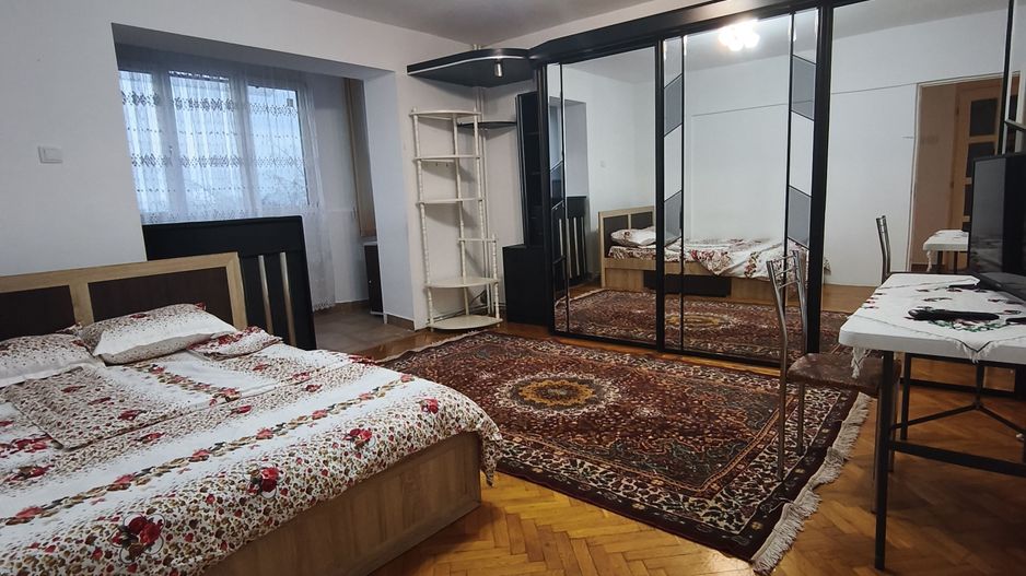 Apartament cu 3 dormitoare in zona UMFST ( 7 Noiembrie) - Poză 1