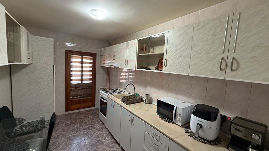 APARTAMENT 3 CAMERE, I.C. FRIMU, 450 €/LUNĂ - Poză 15