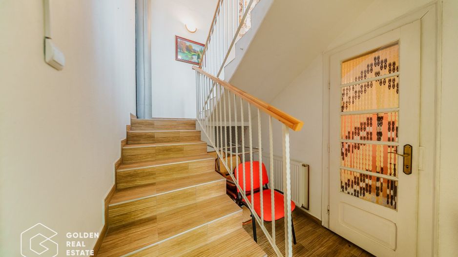 Vila superba, P+E,  Cuvin, 9 camere, 200 mp si teren 1300 mp plus anexa 3 camere - Poză 22