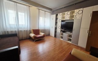 Garsonieră spațioasă de închiriat, ultracentral, la casă - Poză 3