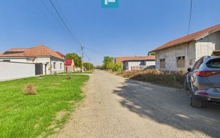 Casă la roșu cu 4 camere de vânzare - Poză 2