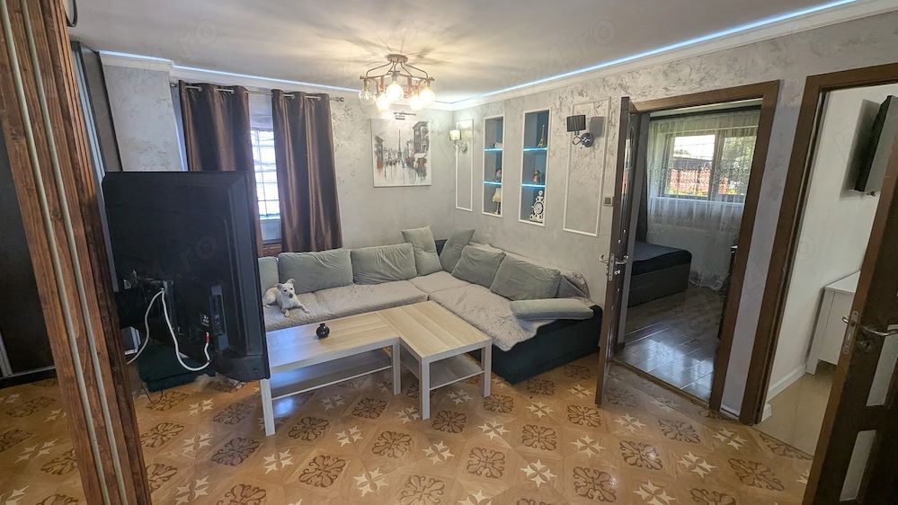 Apartament 3 camere in vila curte proprie, centrala,  5 min metrou - Poză 1
