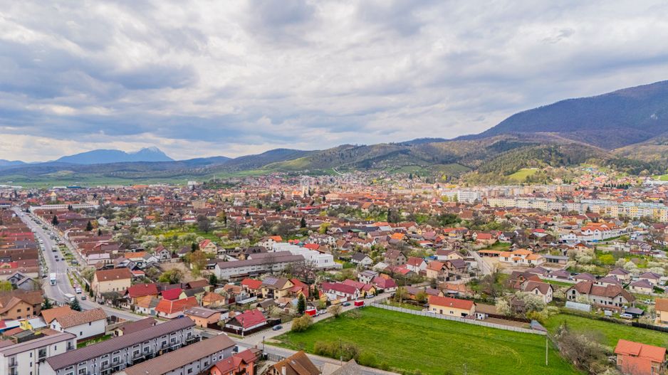 Hala industriala Codlea ,se poate impartii in doua - Poză 31
