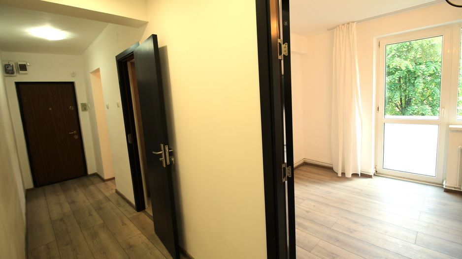 Centru Civic, 2 camere decomandate, etaj 1 - Poză 4