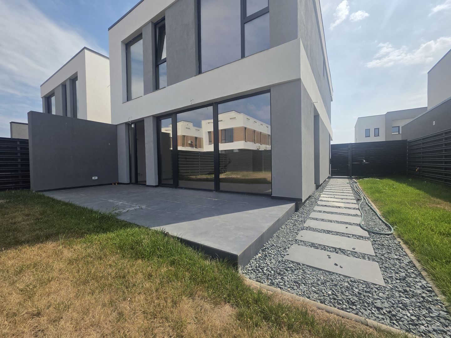 Vila LUX | 5 camere | TUNARI - Poză 1