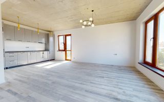 Vila cu arhitectura deosebita in Izvor-Tarlungeni - Poză 3