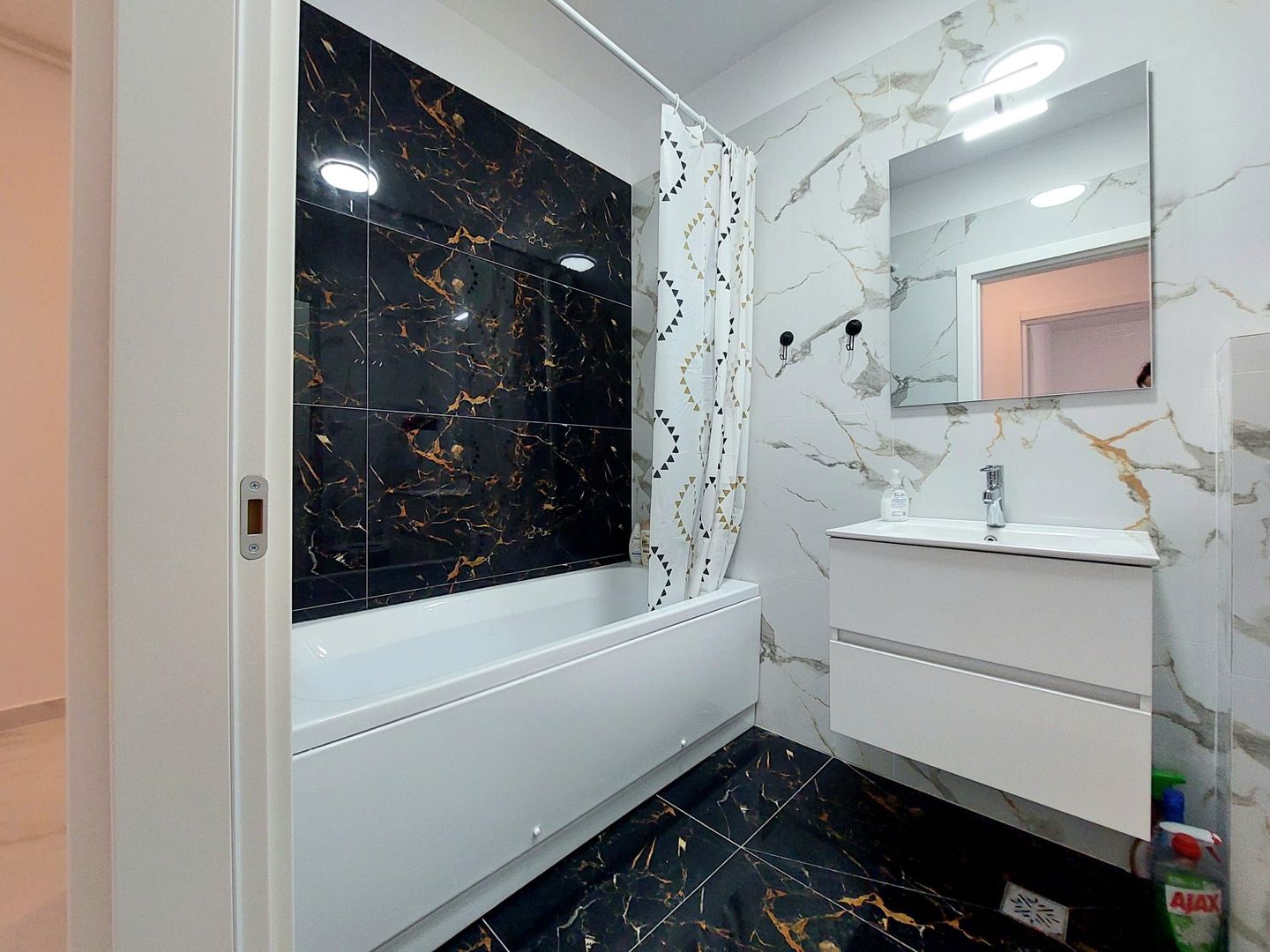 Prima inchiriere 2 Camere, decomandat, etaj 4, 6 minute METROU Preciziei - Poză 7