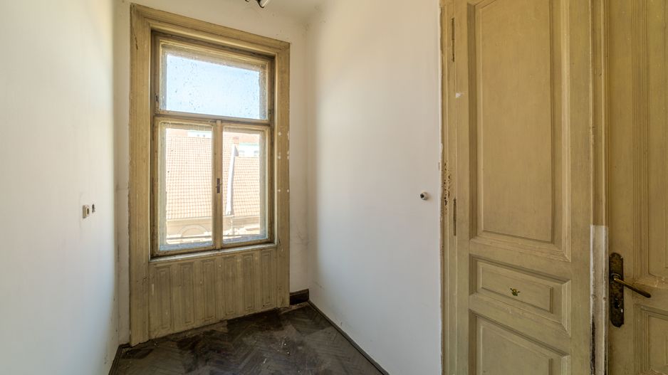 Apartament ultracentral cu potențial extraordinar - Poză 4