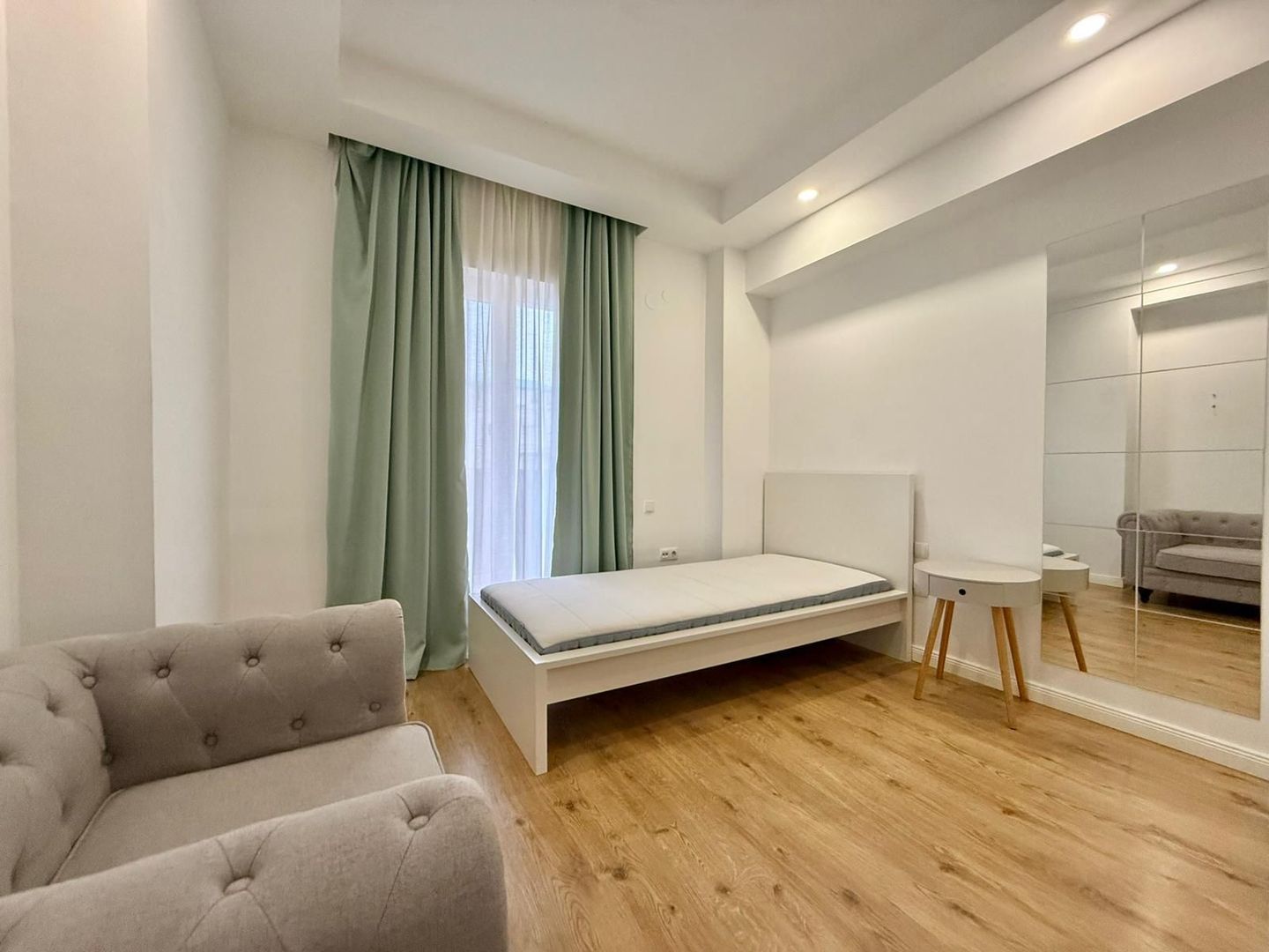 COSMOPOLIS - Apartament cu 3 camere, mobilat si utilat. - Poză 6