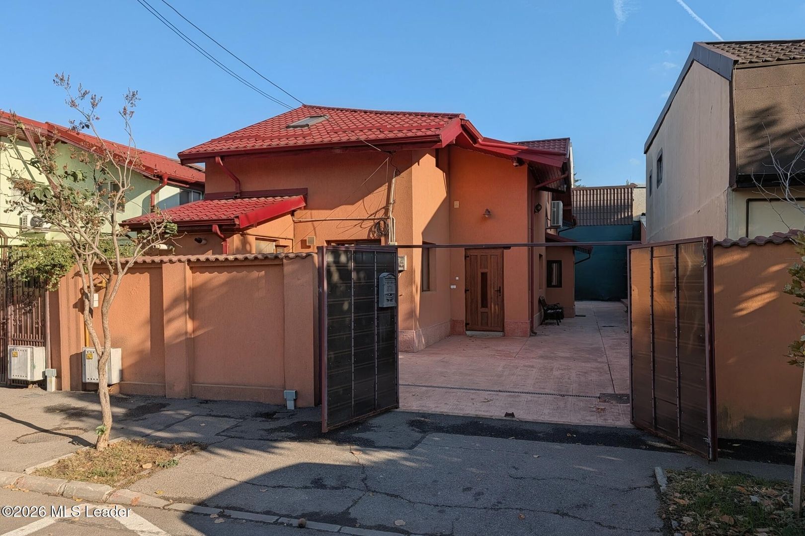Parc Bazilescu - Str. Nuvelei 95, Casa P+M, 173 mp utili, teren 288 mp - Poză 1