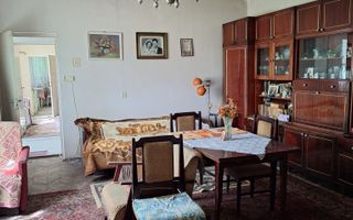 Casă cu 3 camere și teren generos, în Andrei Mureșanu - Poză 1