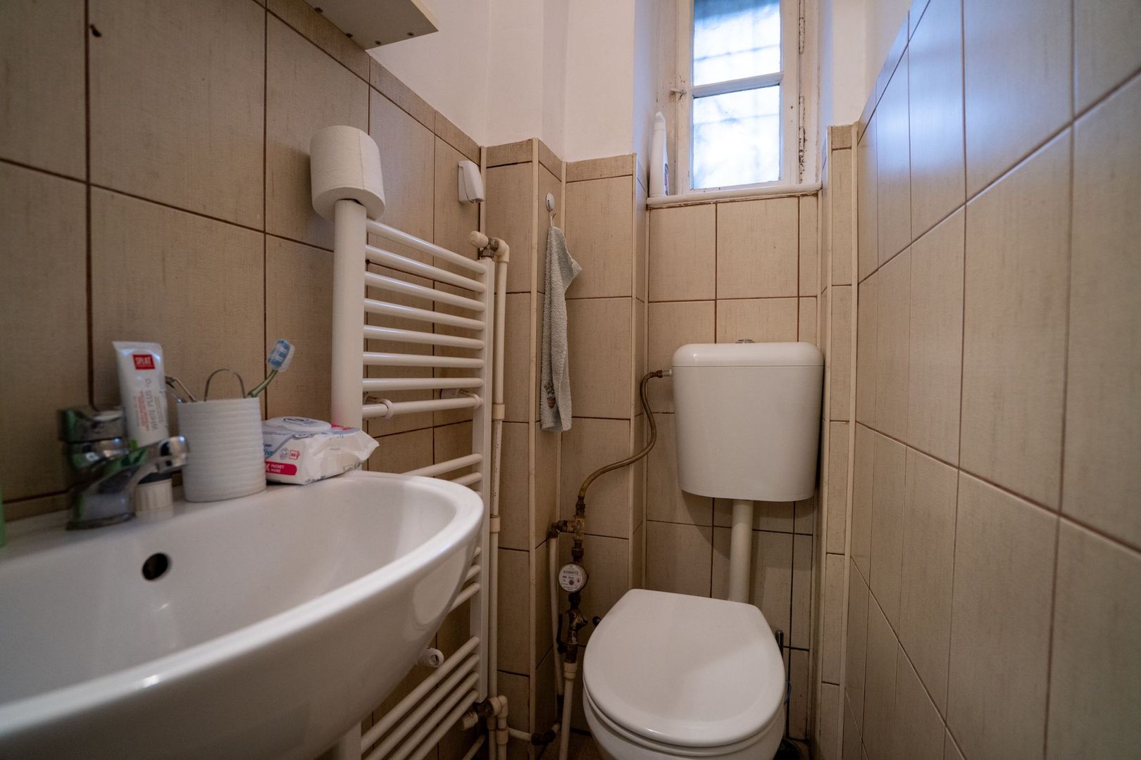 Apartament central de vânzare – la curte comună - Oradea - Poză 7