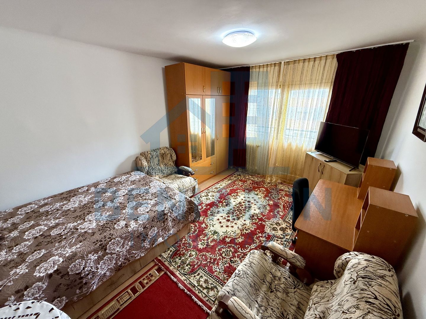 Garsoniera decomandata - mobilata - utilata - etaj 3 - Rovine - Poză 1