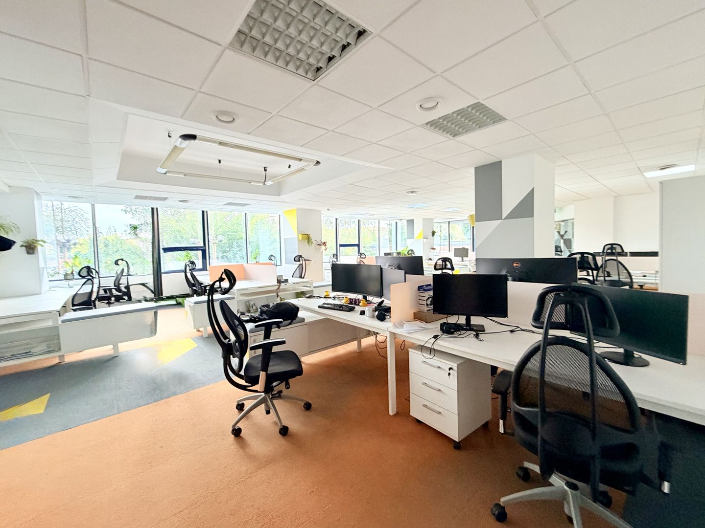 Un sediu care inspiră încredere, în inima Timișoarei - Poză 1