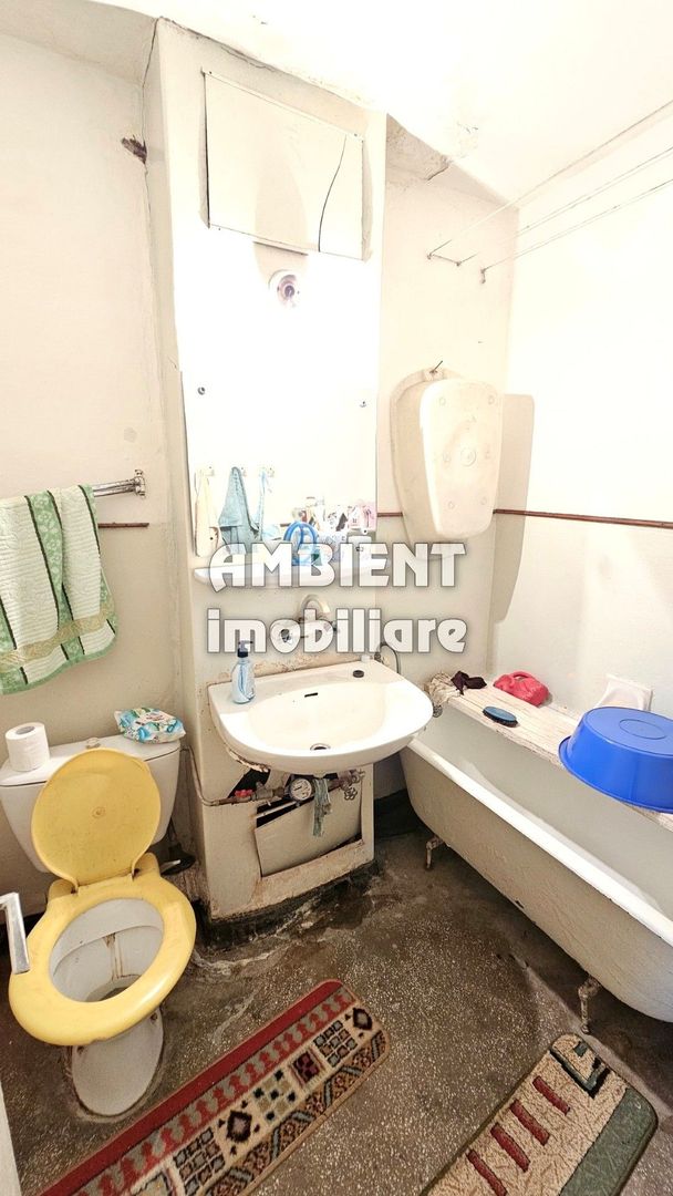 Apartament cu 4 camere, etaj 3, nerenovat, zona ULTRACENTRALA; - Poză 10